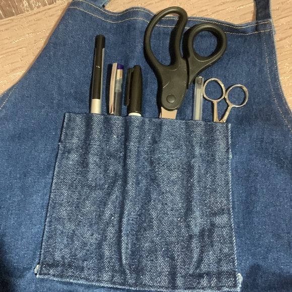 Denim Jean Apron with Pockets Tie Back and at the Neck - Picture 14 of 14